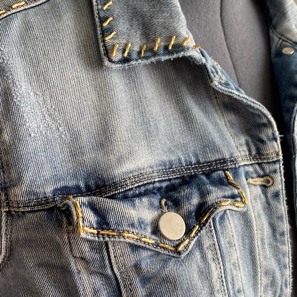 fabulous denim jacket, comfortable light blue, we have 1 size L and 1 XL - Picture 3 of 4